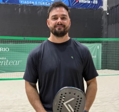 Guilherme, professor de beach tennis da Arena