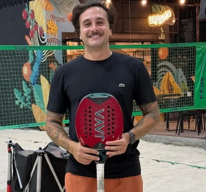 Rogério, professor de beach tennis da Arena